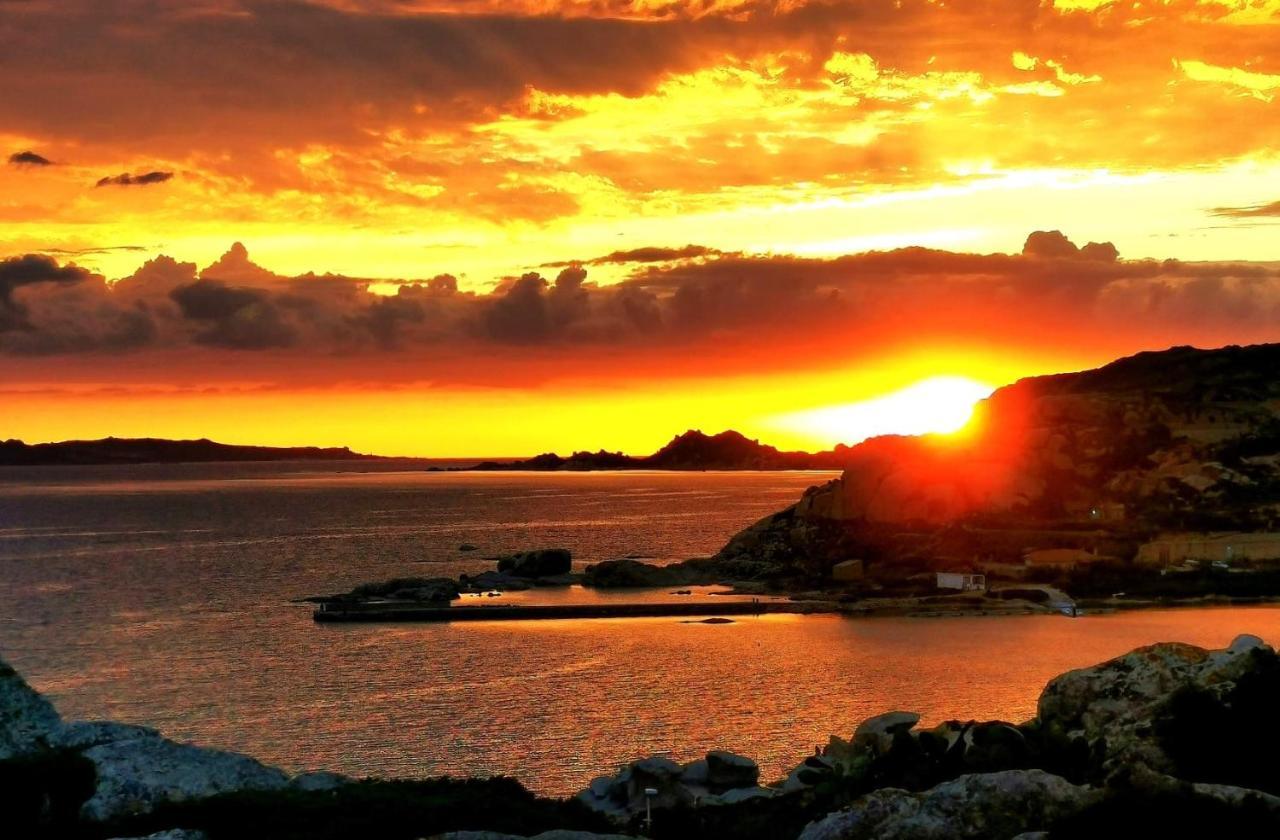 Villa A Punta Tegge Il Mare La Spiaggia Il Tramonto La Maddalena  Exterior foto